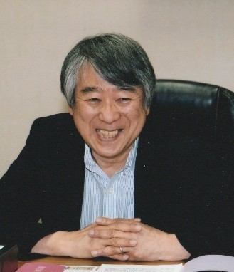 会長 中村圭吾（大妻女子大学名誉教授）